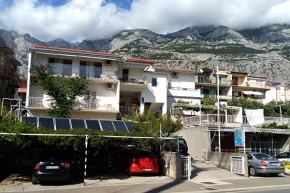 Apartments with a parking space Makarska - 9696